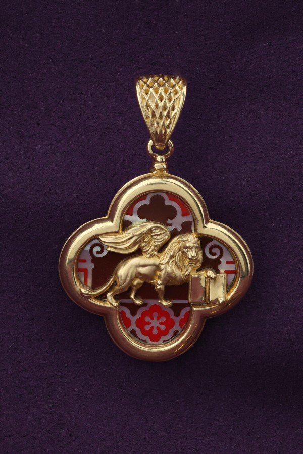 Подвеска из лимонного золота c эмалью и перламутром