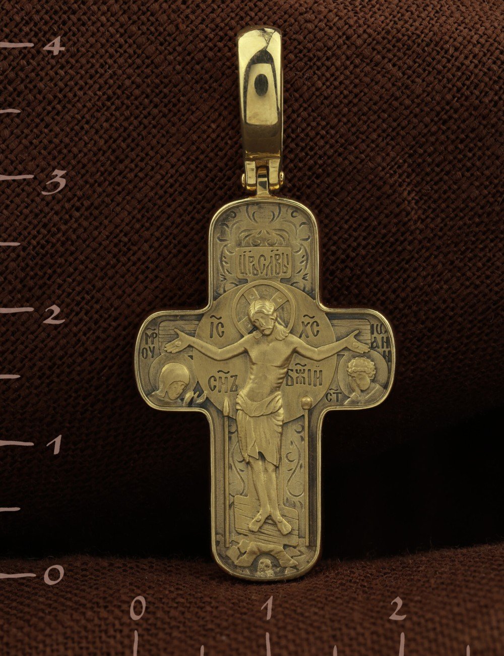 Крест из лимонного золота