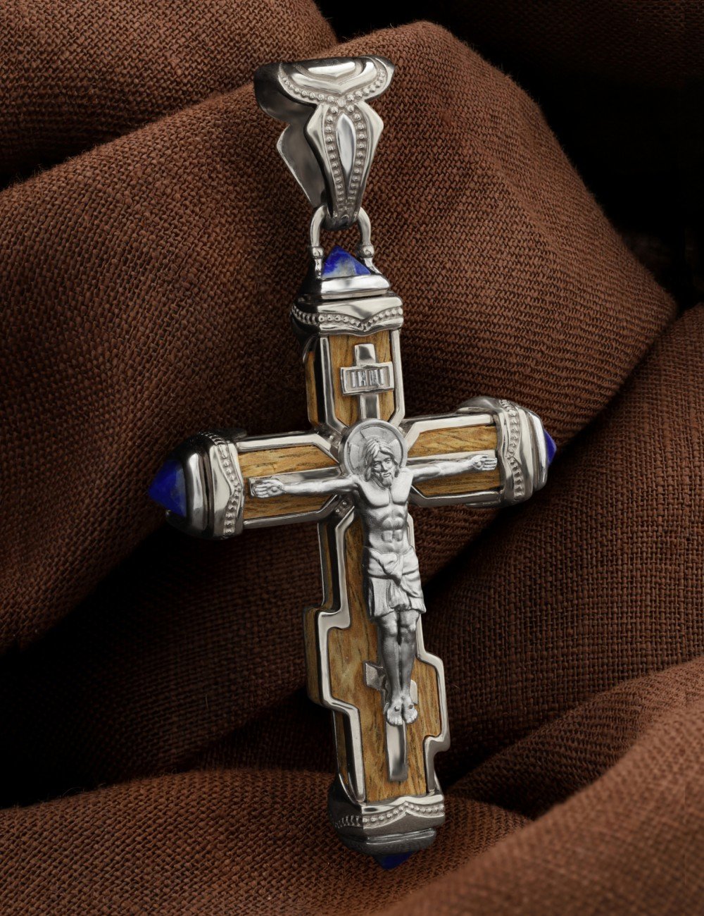 Крест из белого золота c лазуритом и железным деревом