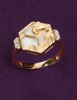 Кольцо из золота c бриллиантами и перламутром