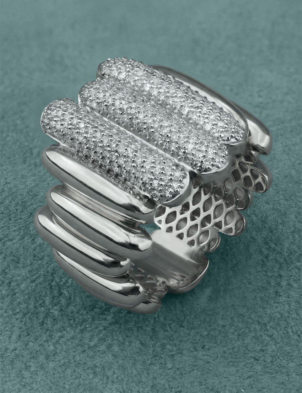 Кольцо из белого золота c бриллиантами