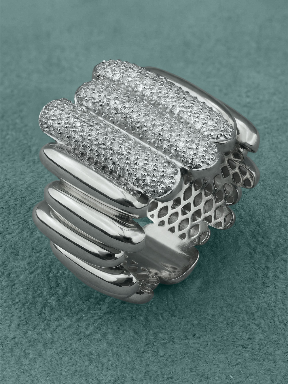 Кольцо из белого золота 585 пробы c бриллиантами