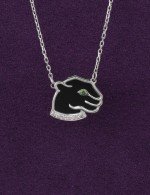 Колье из белого золота c бриллиантами, изумрудом и ониксом