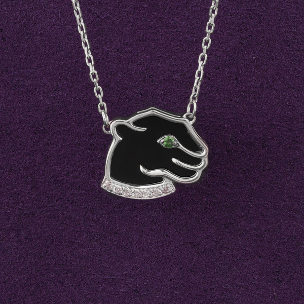 Колье из белого золота 585 пробы c бриллиантами, изумрудом и ониксом