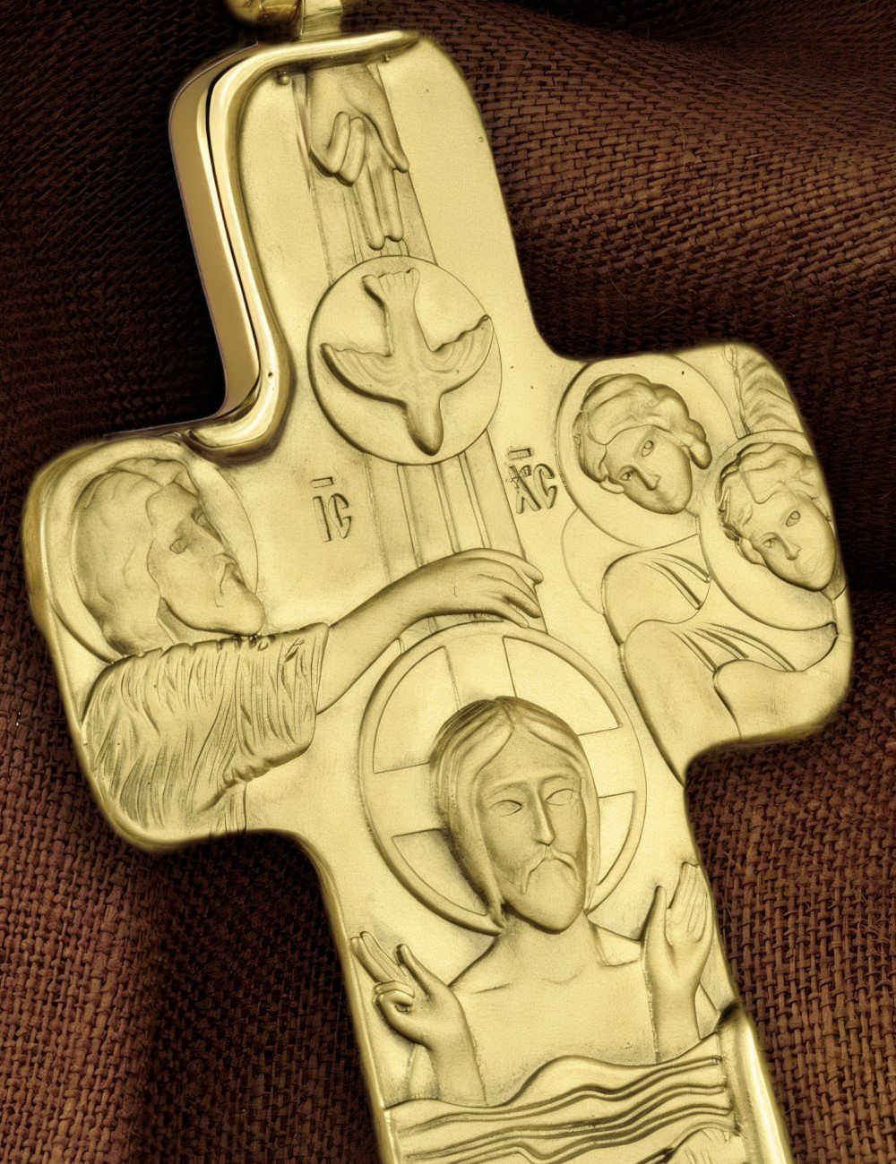 Крест из лимонного золота