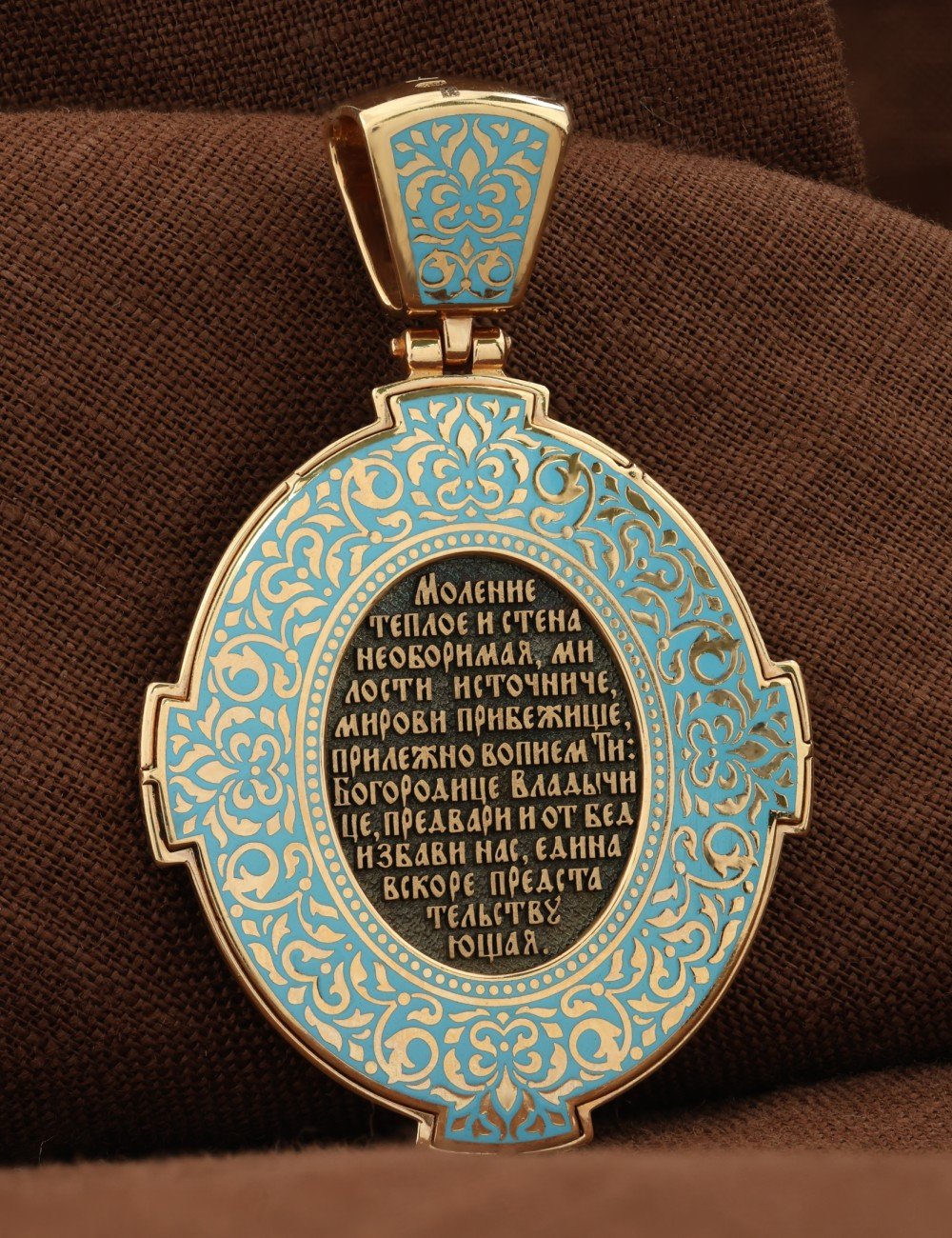 Образок из золота c эмалью и бивнем мамонта