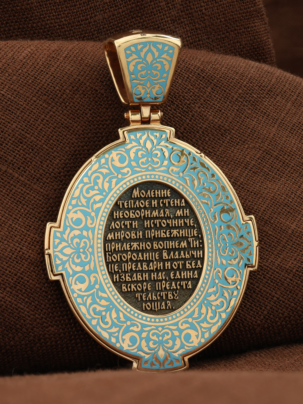 Нательная икона из красного золота 585 пробы c эмалью и бивнем мамонта