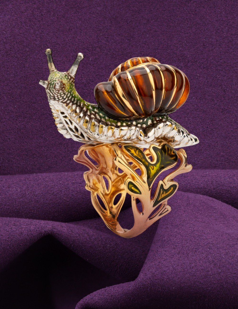 Кольцо из золота c эмалью