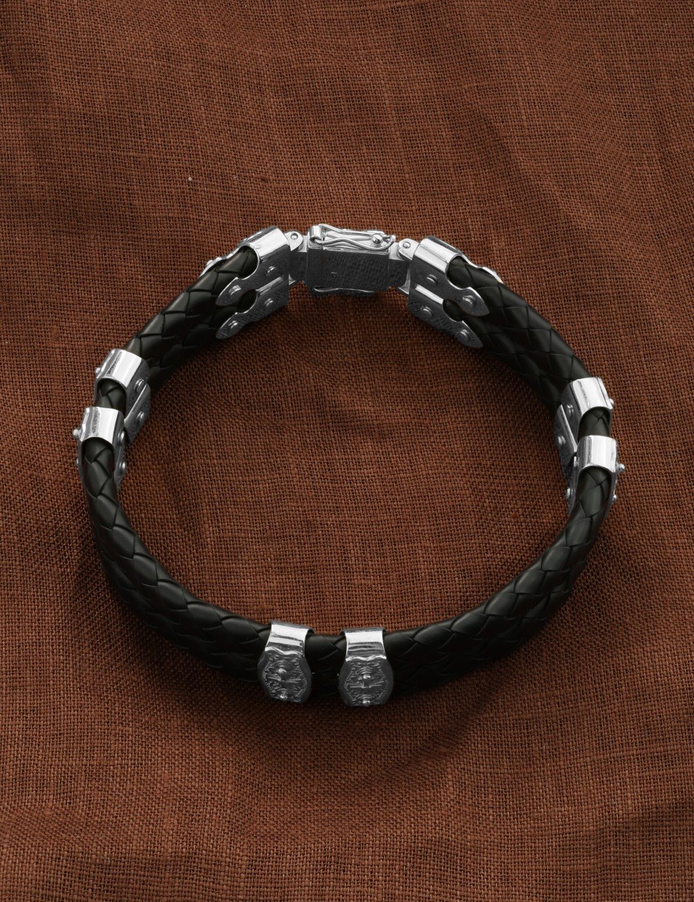 Браслет из белого золота c шнурком