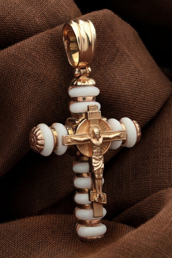 Крест из золота c кахолонгом