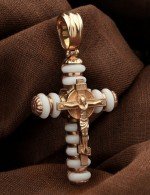 Крест из золота c кахолонгом