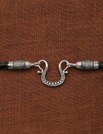 Гайтан из белого золота c кожаным шнурком