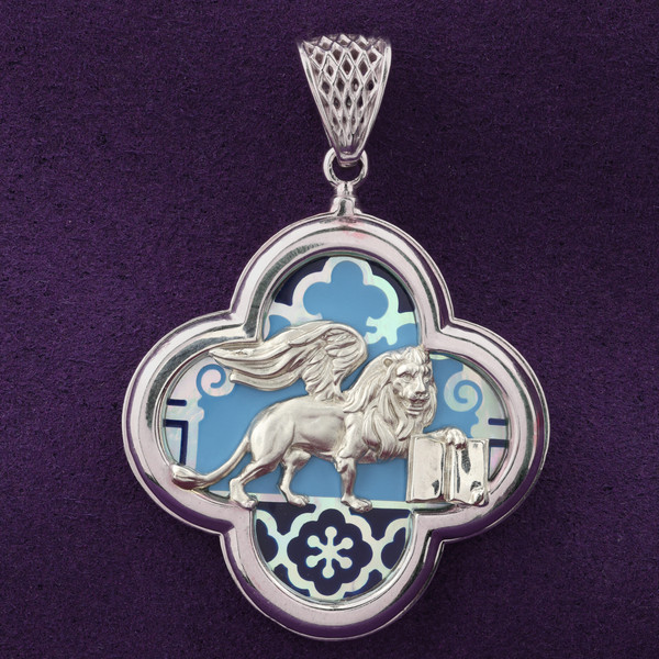 Подвеска из белого золота 585 пробы c эмалью и перламутром