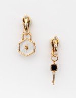 Серьги из золота c ониксом и перламутром