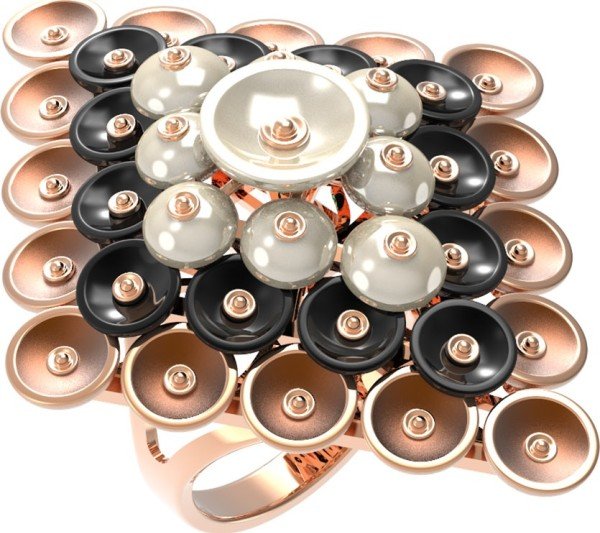 Кольцо из золота c ониксом и перламутром