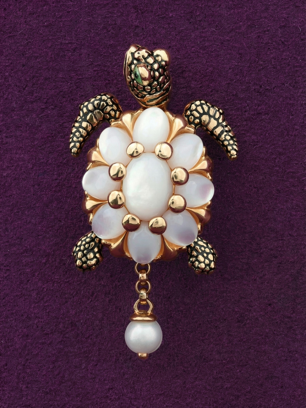 Подвеска из красного золота 585 пробы c эмалью, жемчугом и перламутром