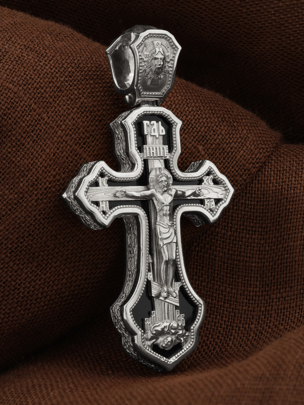 Крест из белого золота 585 пробы c ониксом