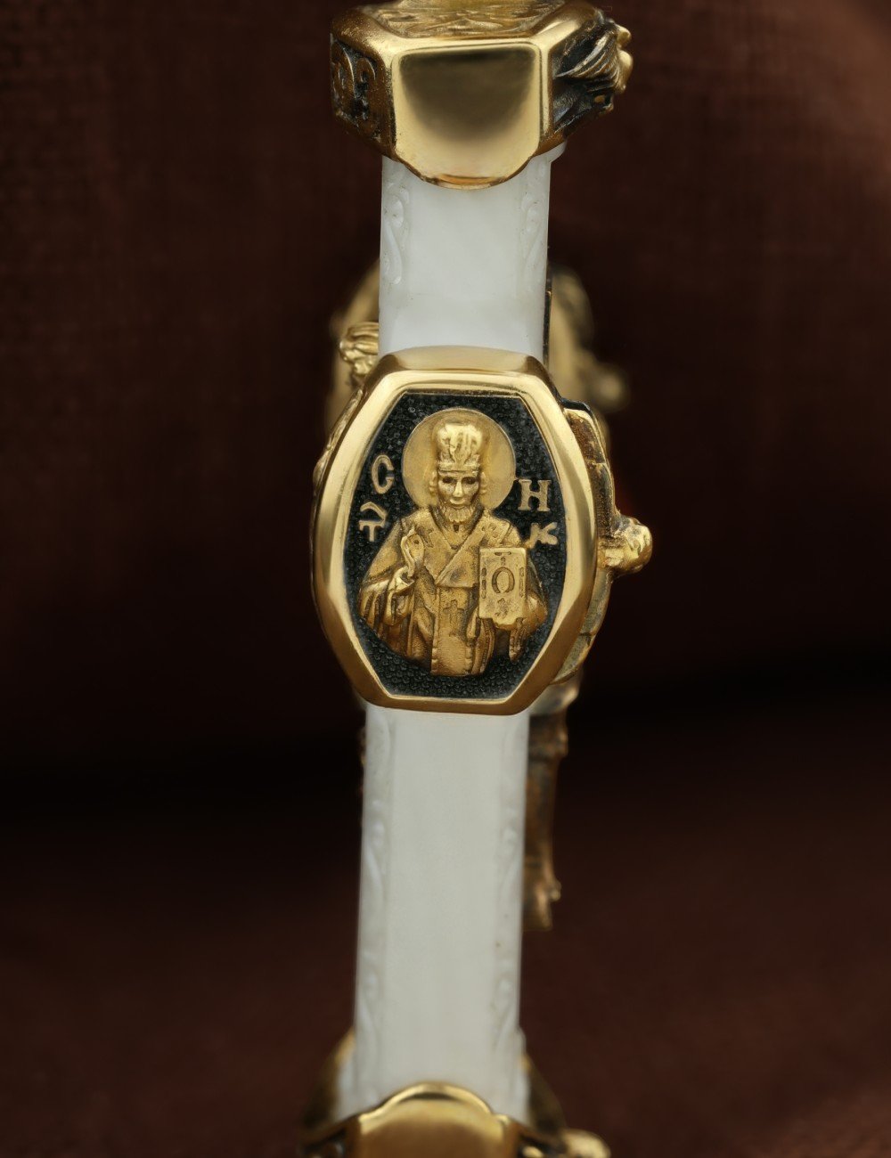 Крест из лимонного золота c бивнем мамонта