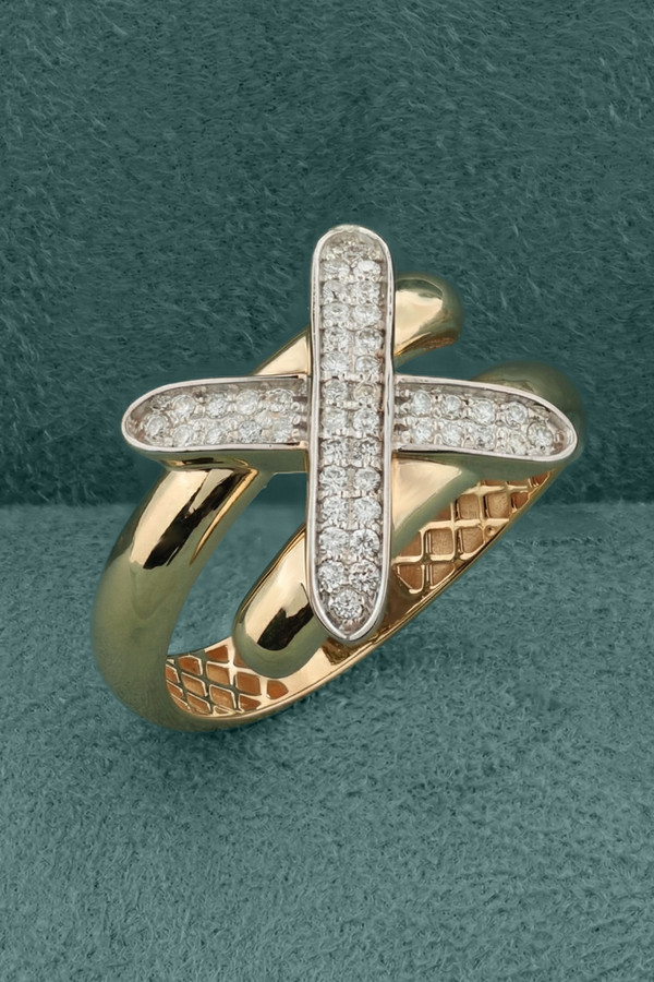 Кольцо из красного золота 585 пробы c бриллиантами