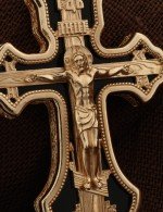 Крест из золота c ониксом