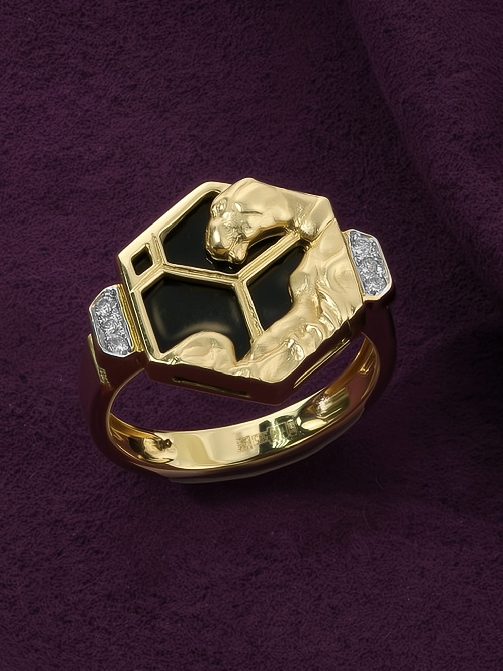 Кольцо из лимонного золота 585 пробы c бриллиантами и ониксом