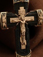 Крест из золота c эбеновым деревом