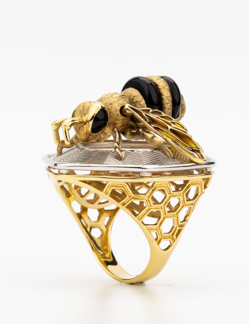 Кольцо из лимонного золота c эмалью, ониксом и эмалью