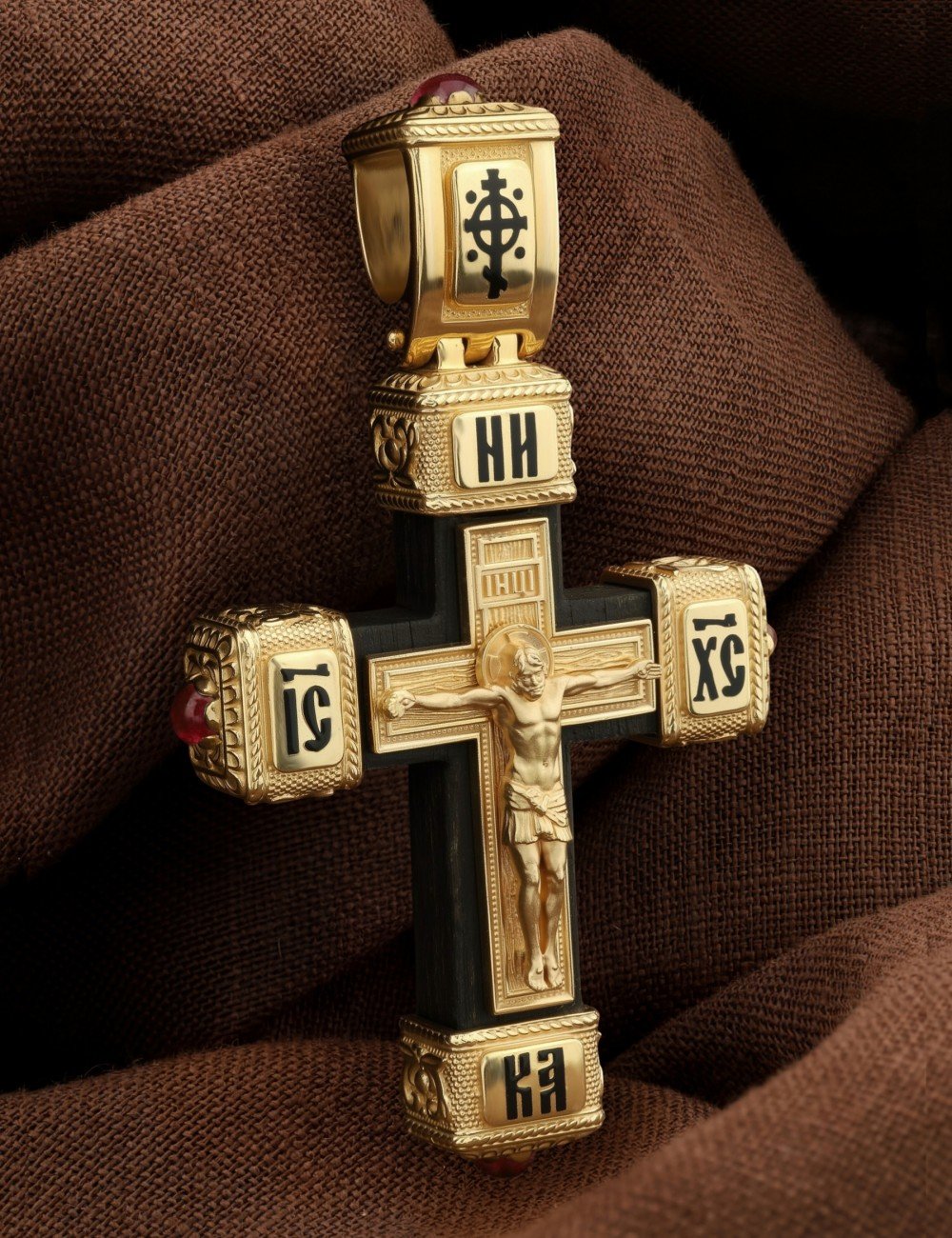 Крест из лимонного золота c эмалью, рубином и эбеновым деревом