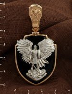 Образок из золота c эмалью и ониксом