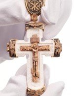 Крест из золота c бивнем мамонта