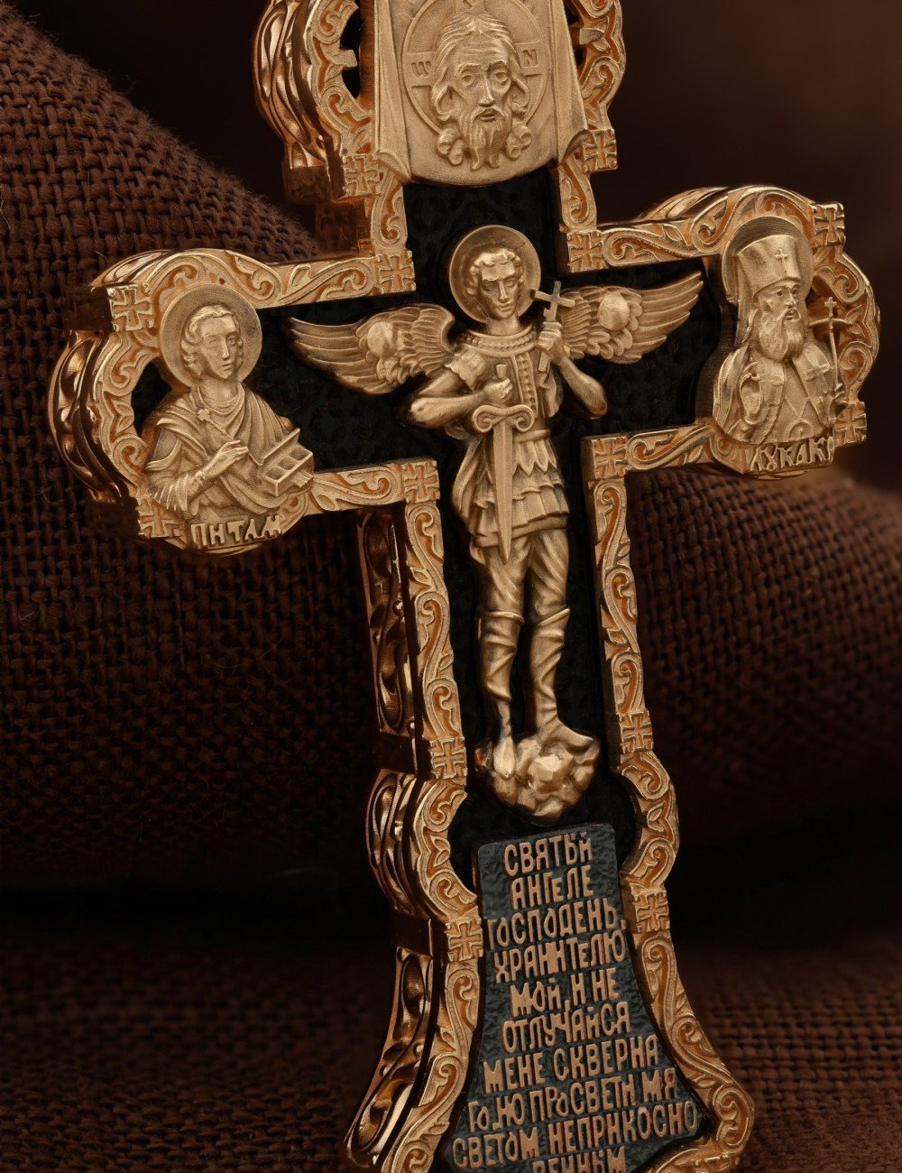 Крест из золота c эбеновым деревом