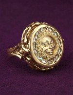 Кольцо из лимонного золота c ониксом и перламутром