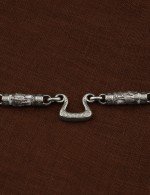 Цепь из белого золота c эмалью и бивнем мамонта