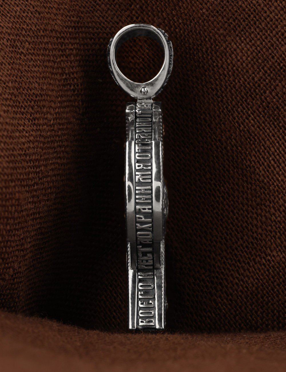 Крест из белого золота c эбеновым деревом