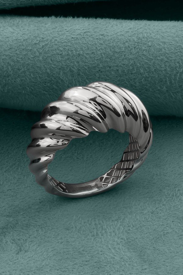 Кольцо из белого золота