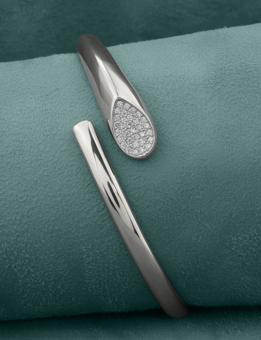 Браслет из белого золота c бриллиантами