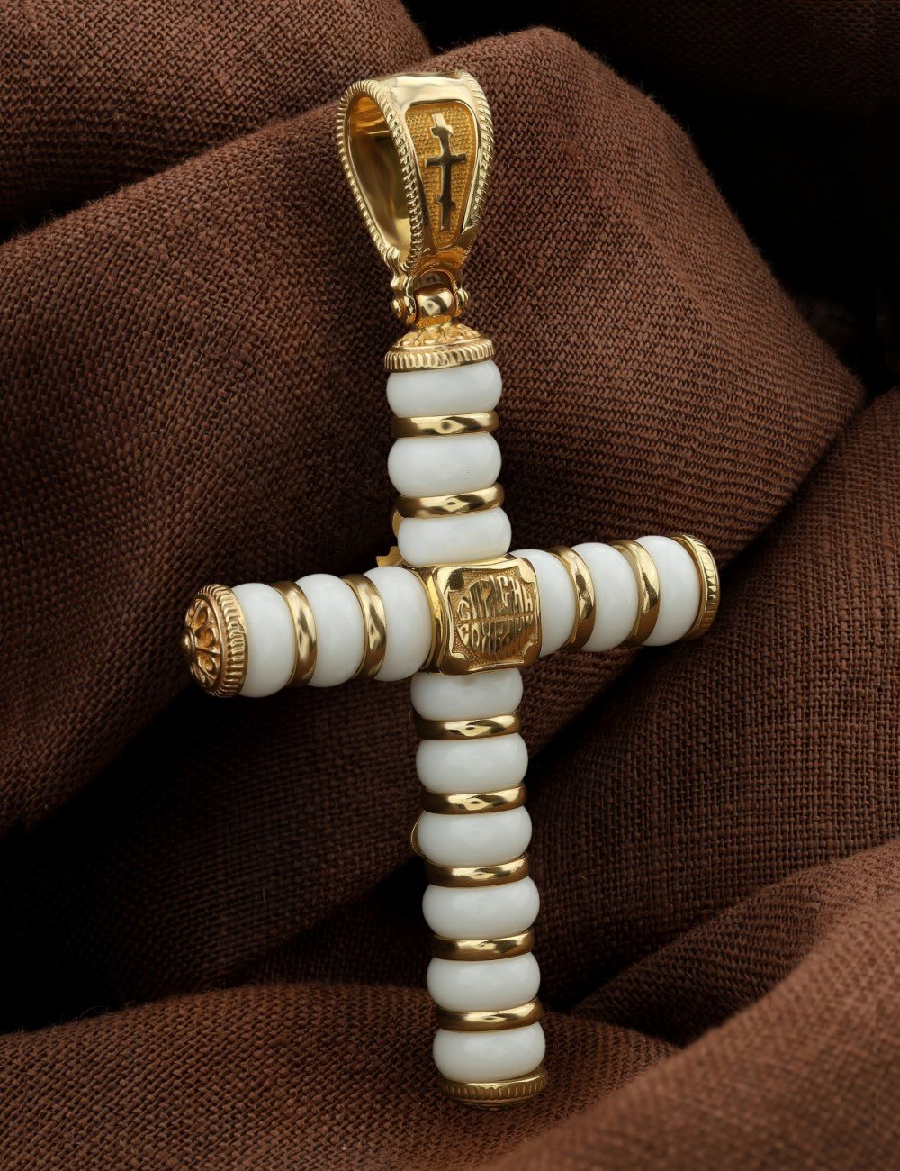 Крест из лимонного золота c агатом