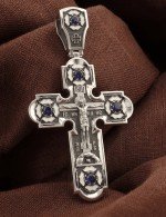 Крест из белого золота c эмалью и сапфиром