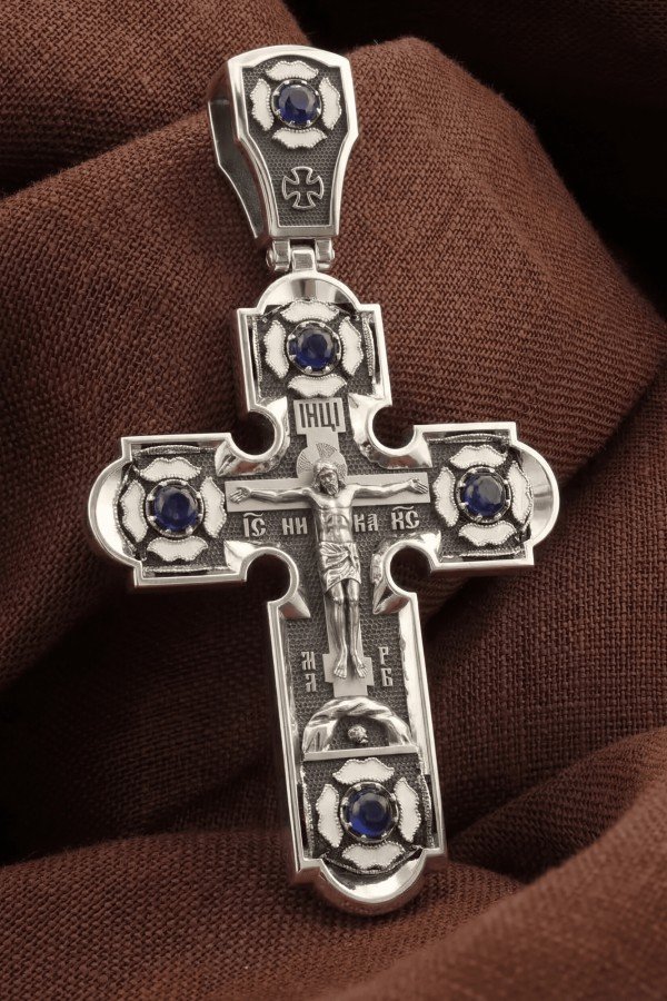 Крест из белого золота c эмалью и сапфиром