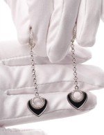 Серьги из белого золота c бриллиантами и ониксом