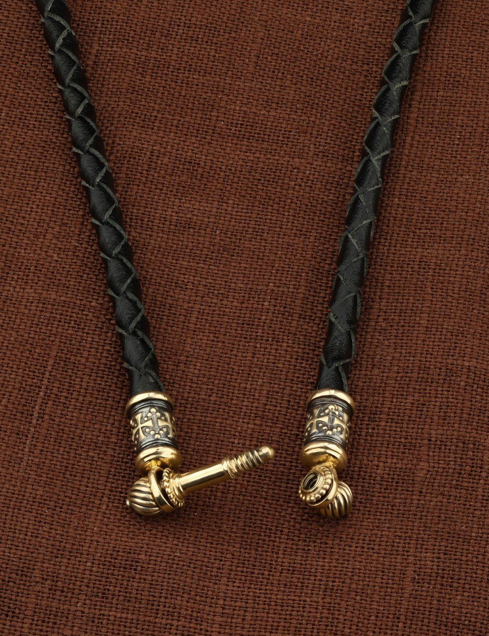 Гайтан из лимонного золота c кожаным шнурком