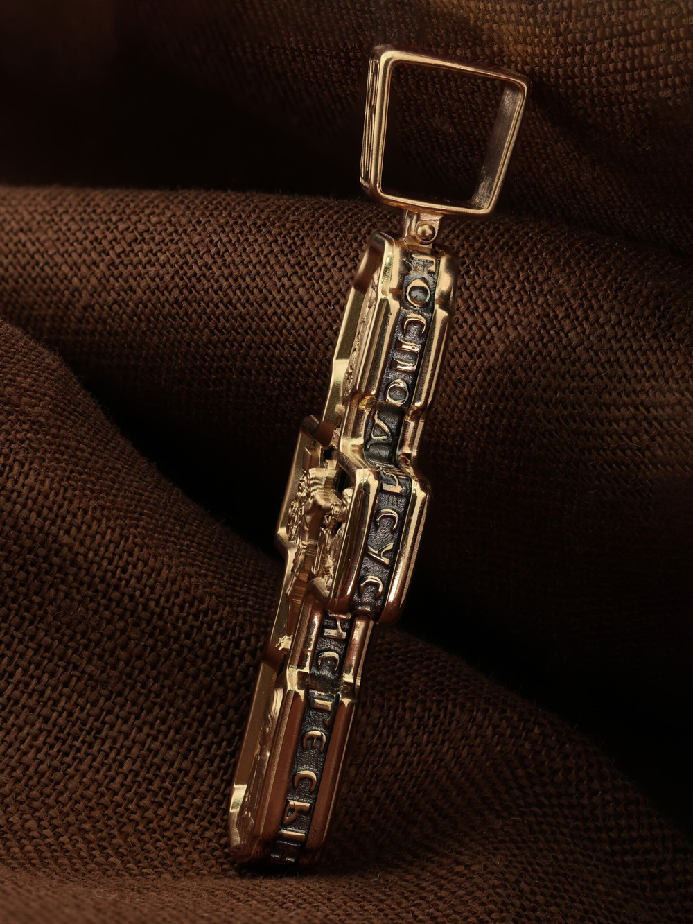 Крест из красного золота 585 пробы c ониксом