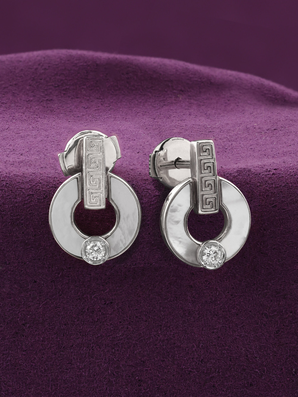 Серьги из белого золота 585 пробы c бриллиантами и перламутром