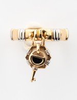 Кольцо из золота c ониксом и перламутром