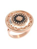 Кольцо из золота c ониксом и перламутром