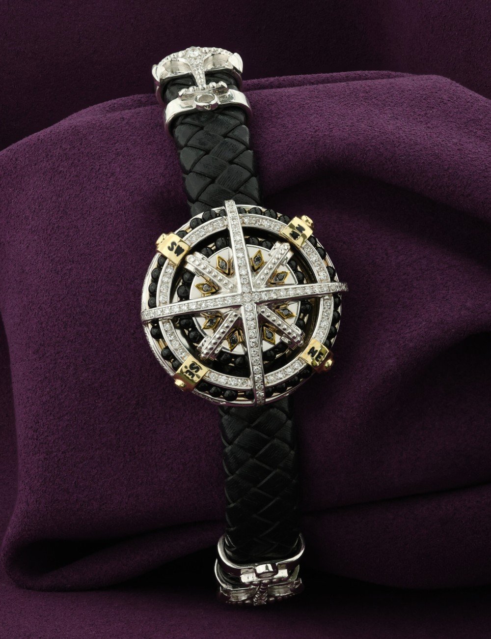 Браслет из белого золота c эмалью, бриллиантами, кожаным шнурком и ониксом