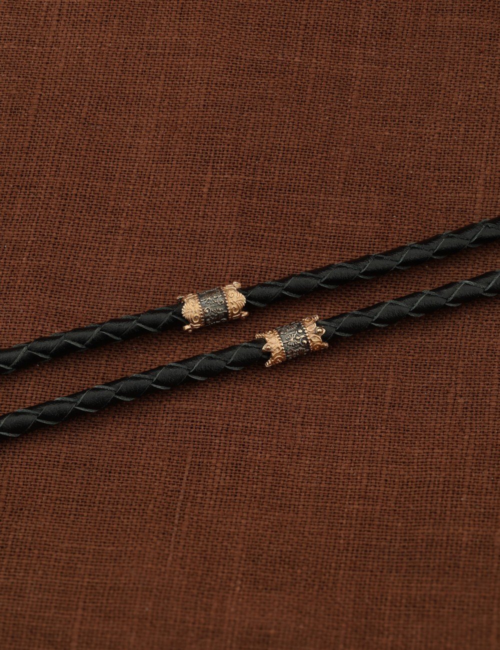 Гайтан из золота c кожаным шнурком