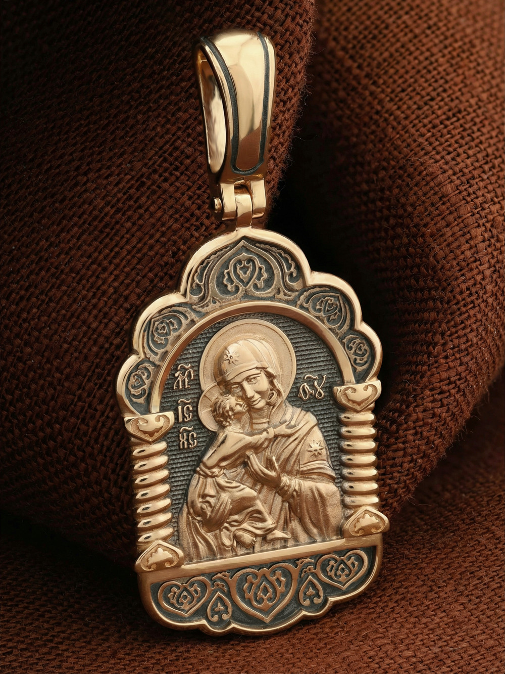 Нательная икона из красного золота 585 пробы