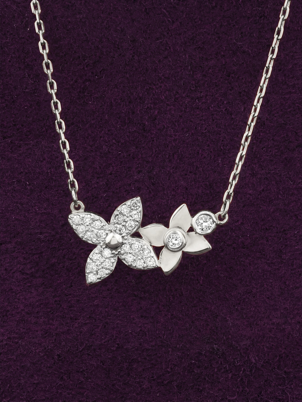 Колье из белого золота 585 пробы c бриллиантами