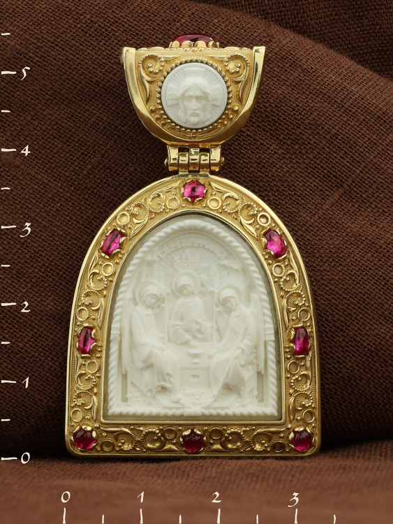 Нательная икона из лимонного золота 585 пробы c эмалью, рубином и бивнем мамонта